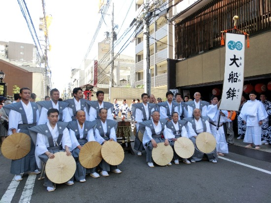 2411-12.7.17 大船鉾　裃の方々撮影.jpg